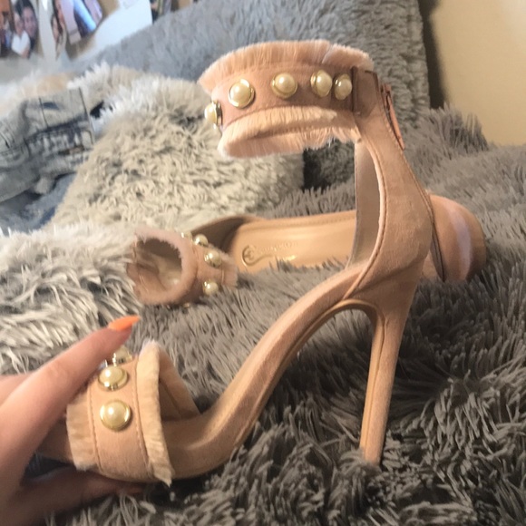 Blush pink heels with pearls 😊 - Picture 3 of 3